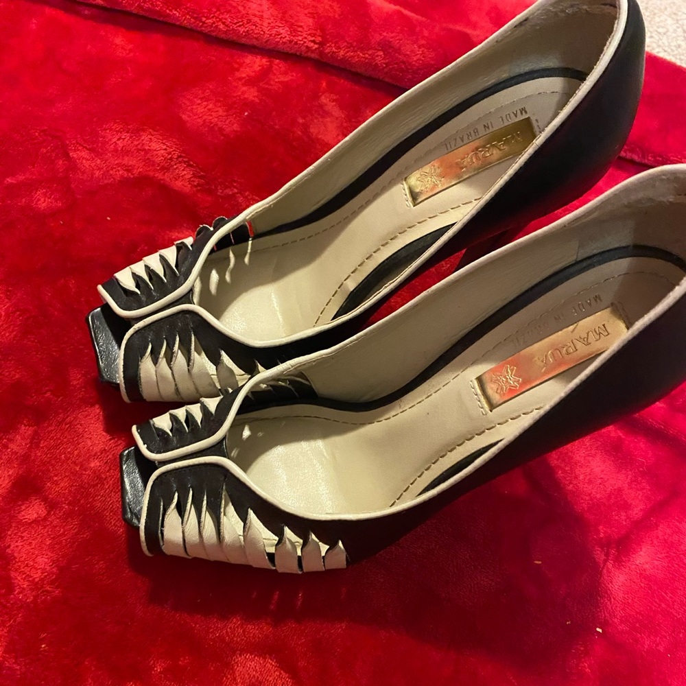 MARUA black & White PeepToe Pumps
